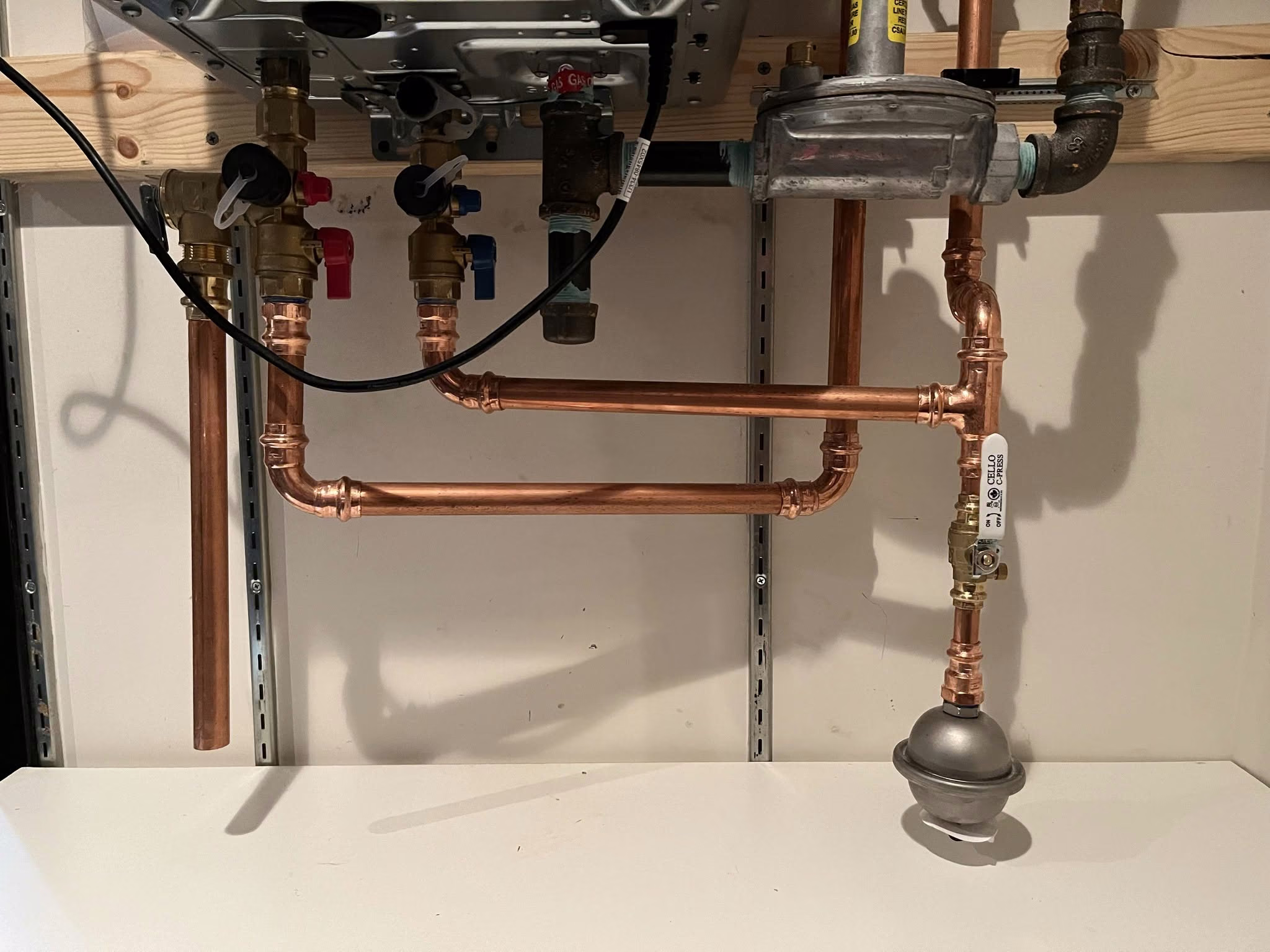Tankless water heater with copper gas piping
